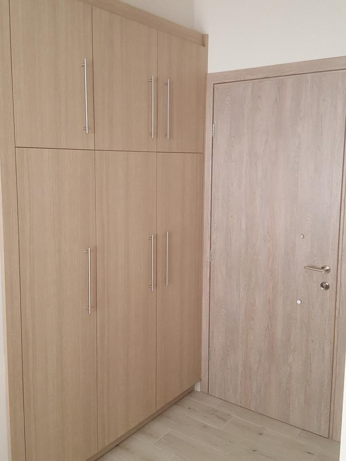 Minimalistic * Candia
